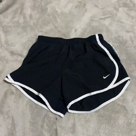 Black Nike shorts - Picture 1 of 3